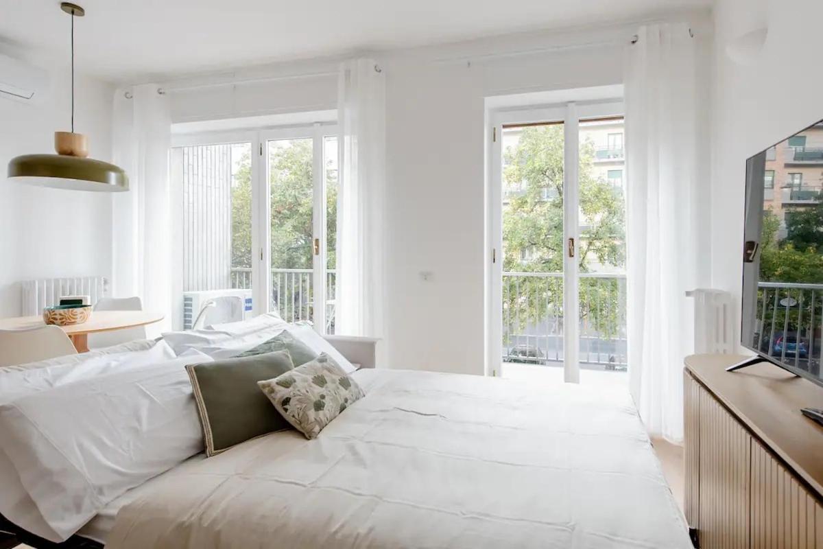 Luxury 2 Bedroom Apartament, Close To San Siro, Fiera And 10 Min Metro To Duomo Мілан Екстер'єр фото